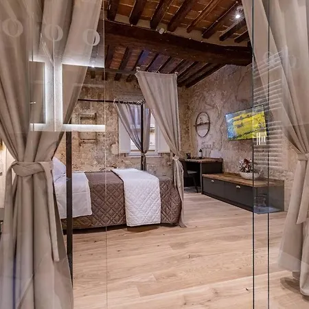 Truffle House Tuscany Magnatum Pico *